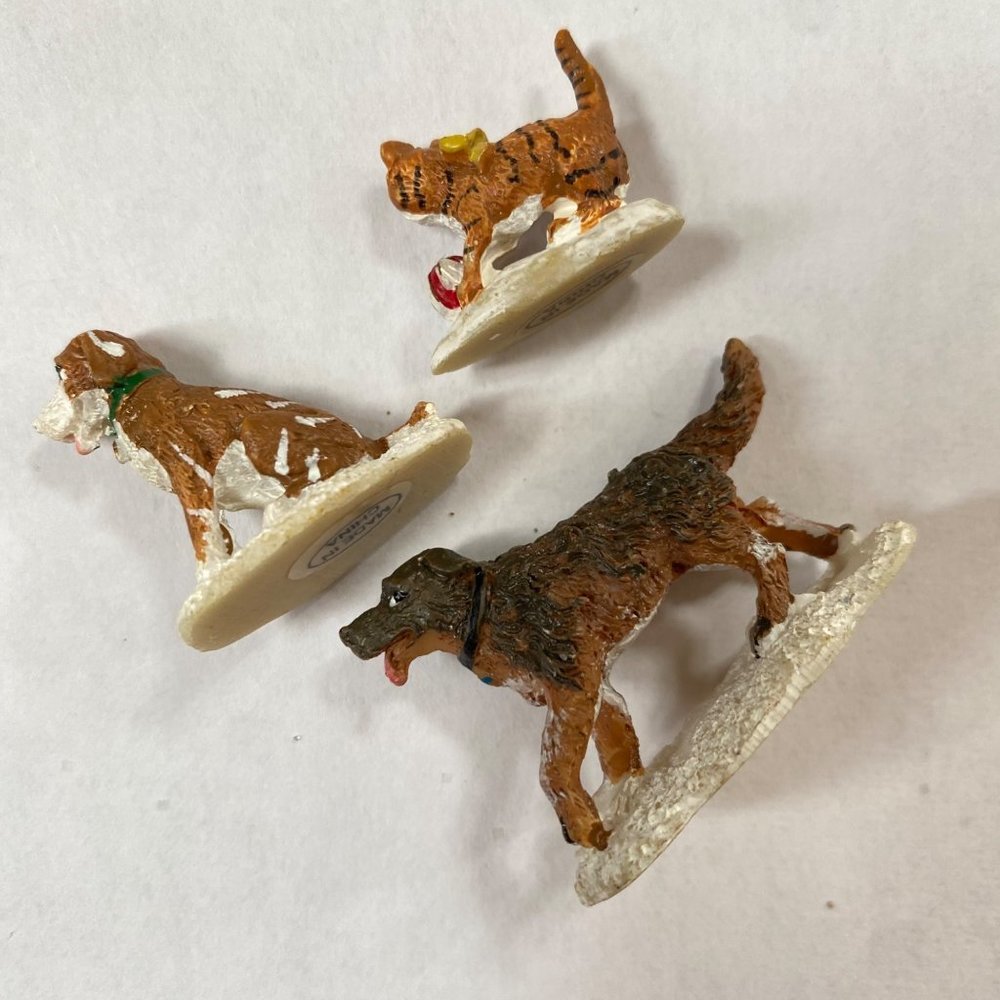 Christmas Village Figurines Victoria Style Carolers Dogs Cat Mini Figures Set - Picture 4 of 13